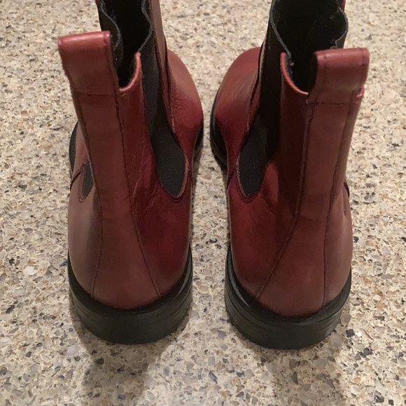 Women’s 8 Vagabond Shoemakers
Sheila Leather Chelsea Bootie - Picture 10 of 13